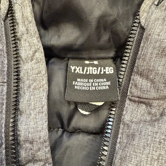 Under Armour Boys Gray Puffer Jacket - Picture 3 of 5